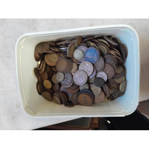 121 - Coins : Approx 4.3 kg of British base metal coinage, pre and post decimal, mixed denomination