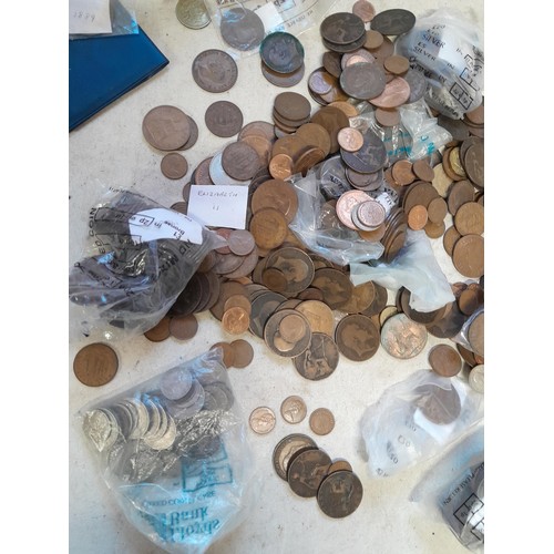 127 - Coins :  approx 3.30 kg of mixed coins GB & foreign, regularly Victorian, pennies from circ. and rel... 