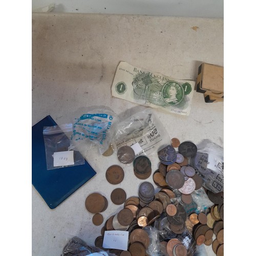 127 - Coins :  approx 3.30 kg of mixed coins GB & foreign, regularly Victorian, pennies from circ. and rel... 