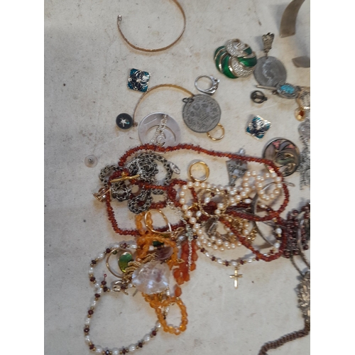 134 - Assorted costume jewellery, very small amount of silver included