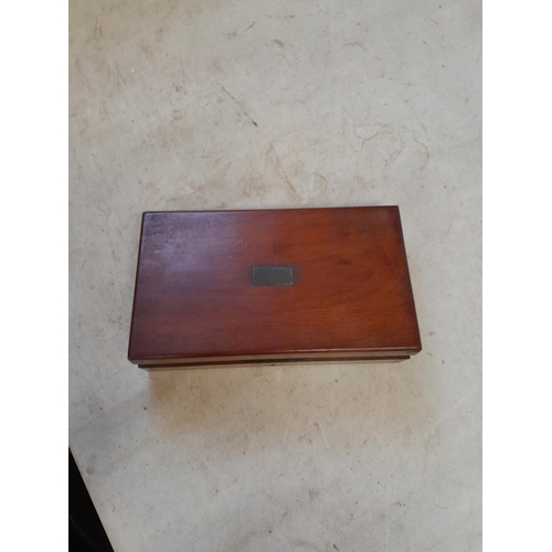 135 - Coins : GB and foreign mainly base metal coinage in mahogany instrument box & £1 & 10 Shilling note