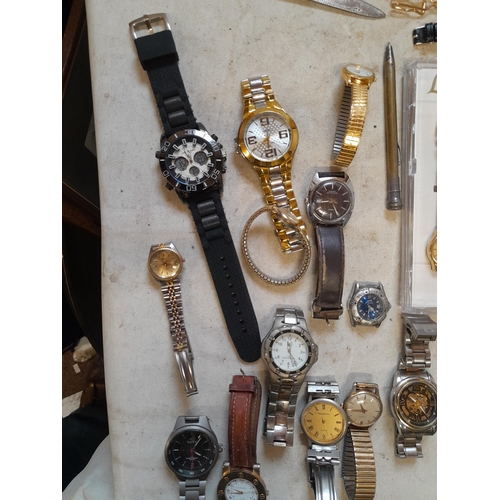 140 - Assorted vintage and modern wristwatches some for spares and repairs