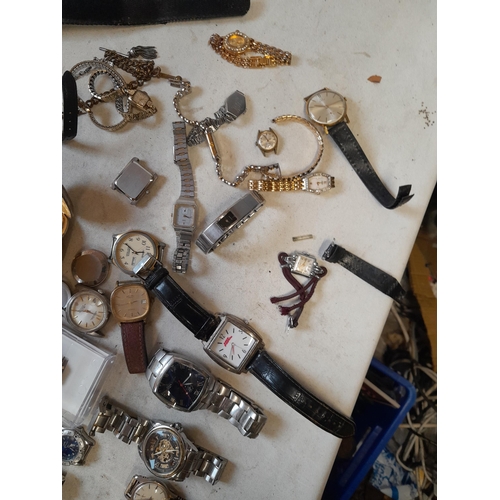 140 - Assorted vintage and modern wristwatches some for spares and repairs