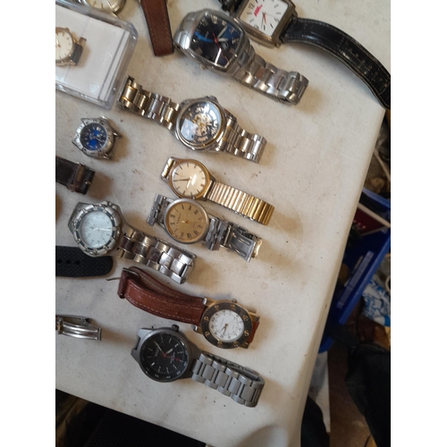 140 - Assorted vintage and modern wristwatches some for spares and repairs