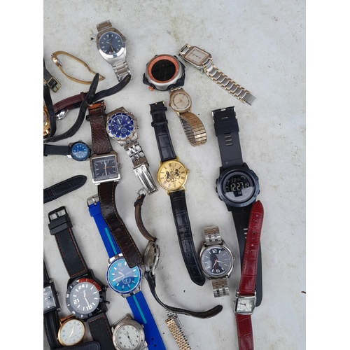 145 - Varied array of vintage and modern wristwatches