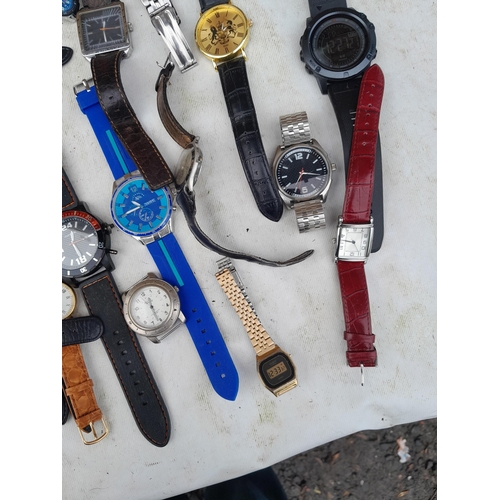 145 - Varied array of vintage and modern wristwatches