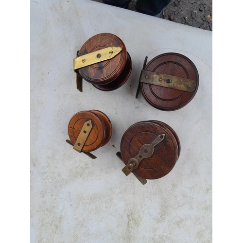 147 - Fishing interest :  4 x early 20th century brass and wood fishing reels