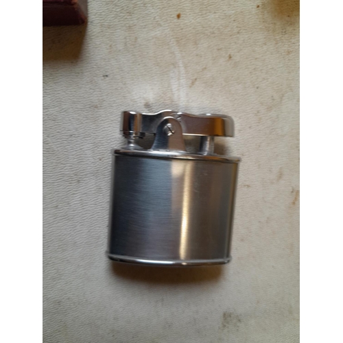 683 - Rare Ronson De Light in original box of issue lighter in near mint condition, box in fair to good co... 