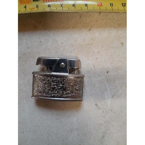 687 - Vintage ladies Ronson petrol lighter with floral decoration Pat No. 621570 in good order