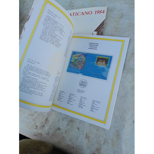 63 - Stamps of Vatican 1984- 1990 2 x 1987 mounted mint in yearbooks