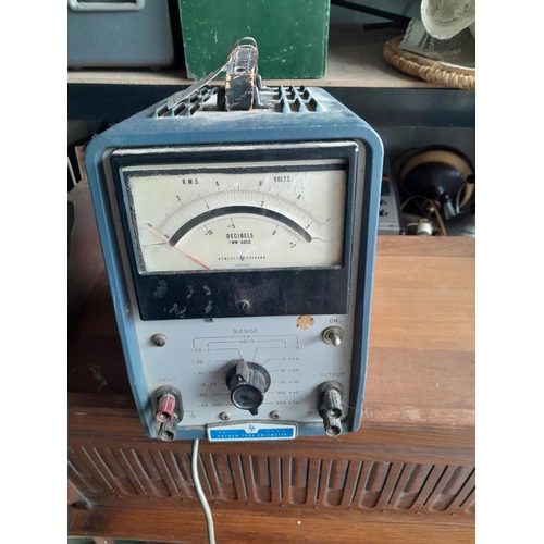 37 - Vintage Hewlett Packard Vacuum tube voltmeter Model 400 H, telephone & radio interest