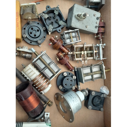 48 - Vintage radio and television interest : Assorted vintage electrical components, resistors, lightenin... 