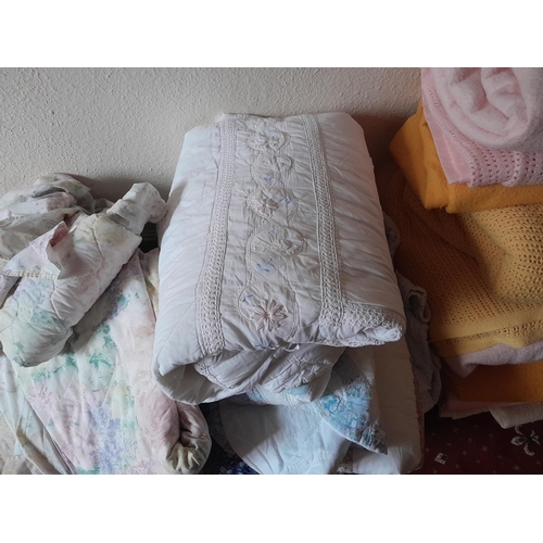 118 - Blankets and bedding