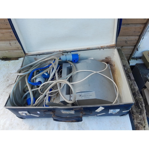 151 - Armoured cable and spotlight in suitcase