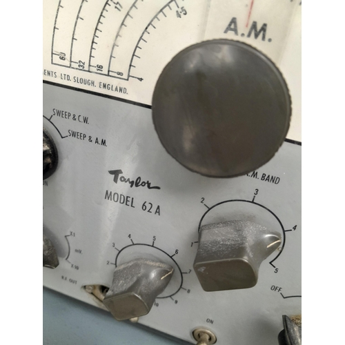 70 - Vintage Taylor AM - EM Signal Generator Model 62 a