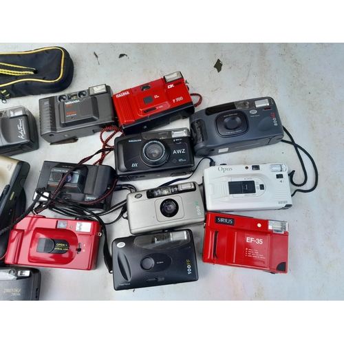 184 - Collection of Instamatic cameras