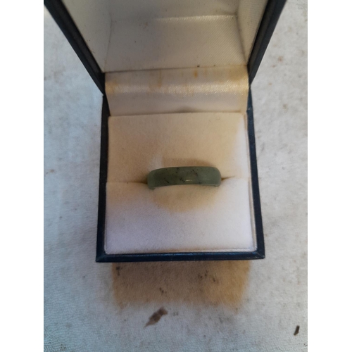 334 - Vintage Chinese apple green jade ring size L/M