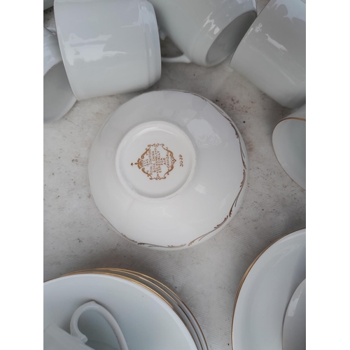 416 - Decorative and other dinner ware