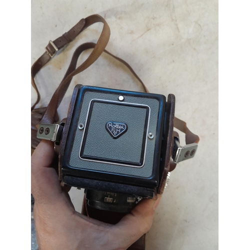 191 - Vintage Rolleiflex with Carl Zeiss Tessar twin lens camera in leather case of issue