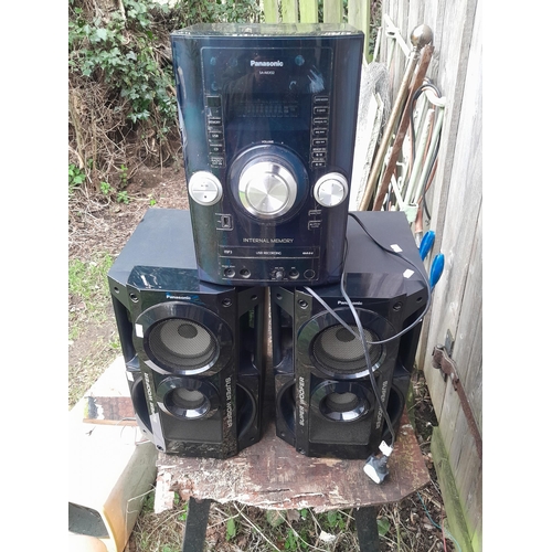 26 - Panasonic stereo with speakers