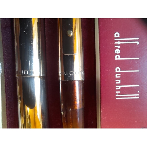 95 - Dunhill De Nicotea kit in original plastic case with Dunhill white spot cigarette holder with gilded... 