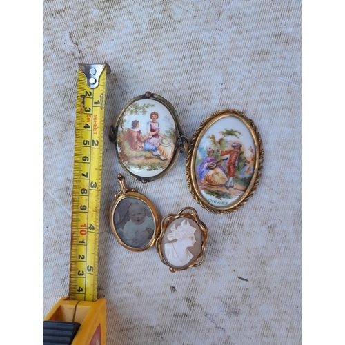 537 - Cameo brooch, Limoges style plaque etc