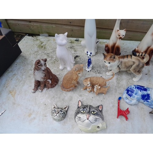 44 - Box of assorted pottery and resin cat ornaments