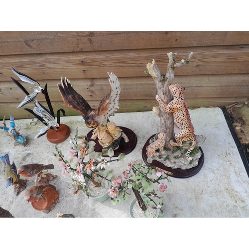 172 - Resin and pottery bird ornaments, Murano interest etc.