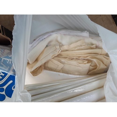 199 - 2 x boxes of linen and lace, table coverings and settings, Nottingham and other lace , some new old ... 