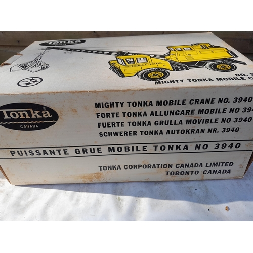 209 - Tonka crane in box of issue in very good condition given age and slight use