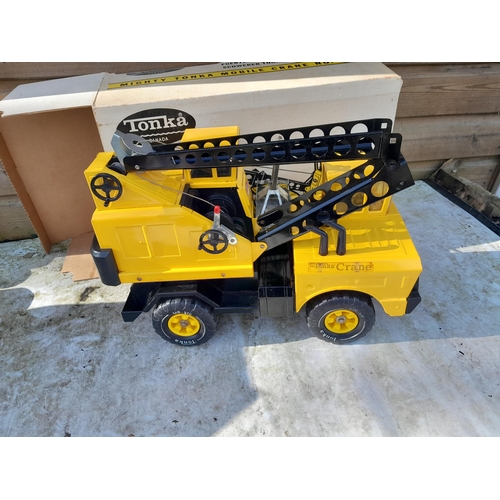 209 - Tonka crane in box of issue in very good condition given age and slight use