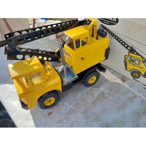 209 - Tonka crane in box of issue in very good condition given age and slight use