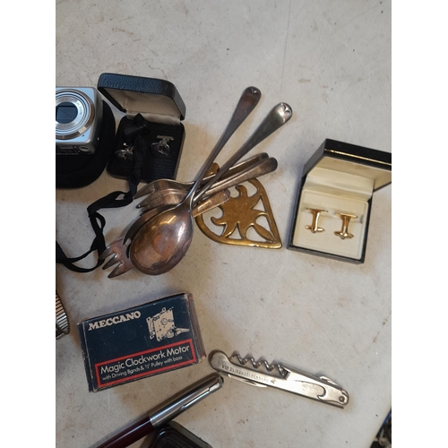 242 - Box of oddments : vintage Parker pen, horse brasses, cuff links , Pentax digital camera