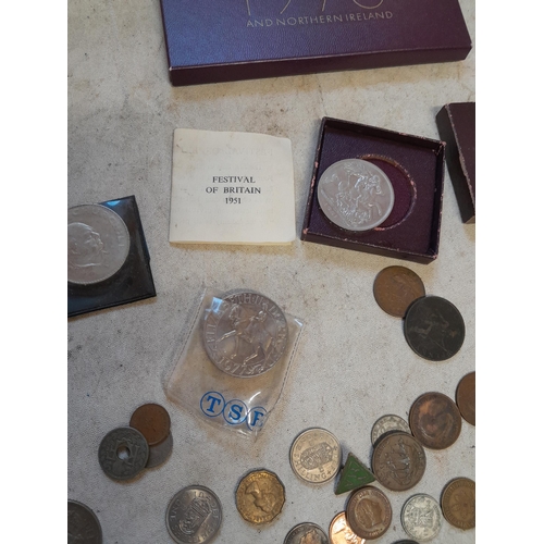 246 - Coins : Churchill, Festival of Britain (with stamps) & Jubilee Crowns, 1953 Five Shilling in case,  ... 