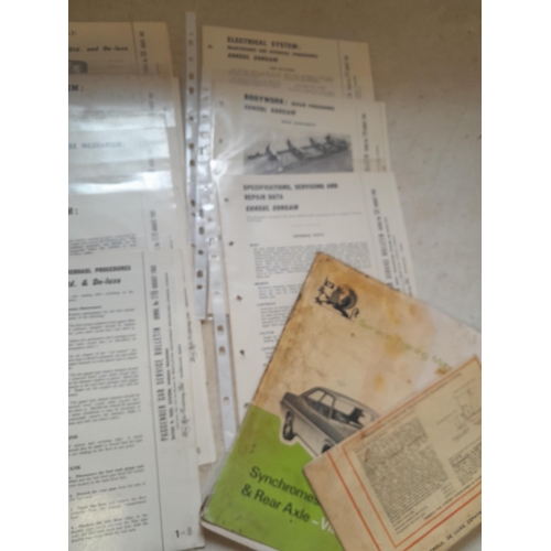 308 - Box of vintage Haynes and other car manuals : Ford Consul, Escort, Cortina interest