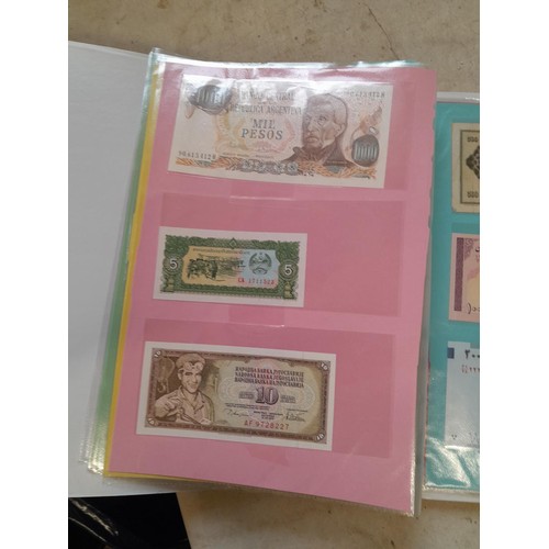 372 - Album of bank notes of the world