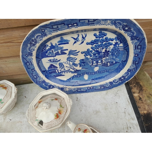 558 - Decorative dinnerware, blue and white meat plates etc.