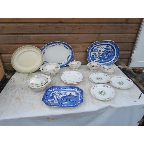 558 - Decorative dinnerware, blue and white meat plates etc.