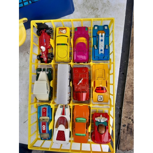 39 - Die cast toy cars, Hotwheels. Corgi and others, play worn but in good order in Matchbox carry case