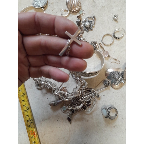 46 - Costume jewellery : mainly silver jewellery, some lower grade foreign included