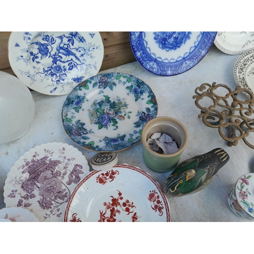 109 - Assorted Victorian and later pottery plates etc.