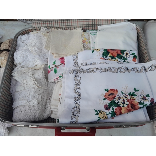 185 - Vintage suitcase full of textiles : linen lace, crochet work, table clothes, coasters serviettes etc... 