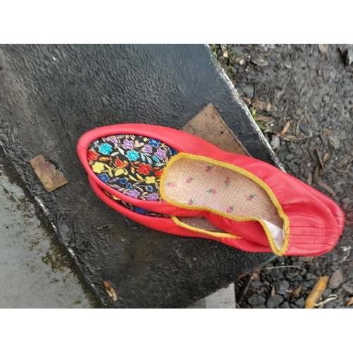 186 - Shoe box of vintage kid and other gloves and Oriental slippers