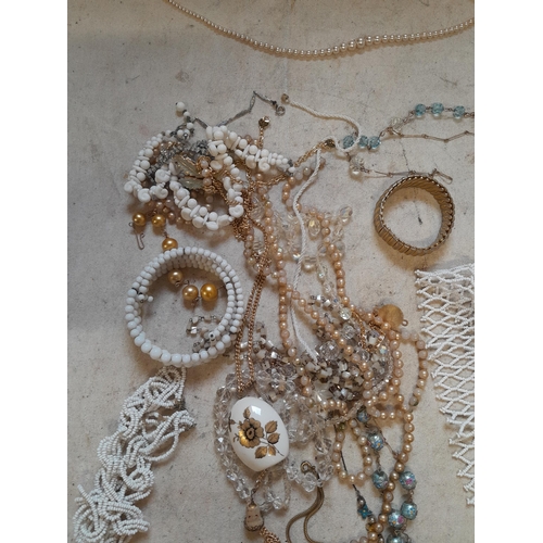 252 - Costume jewellery, silver buttons etc.