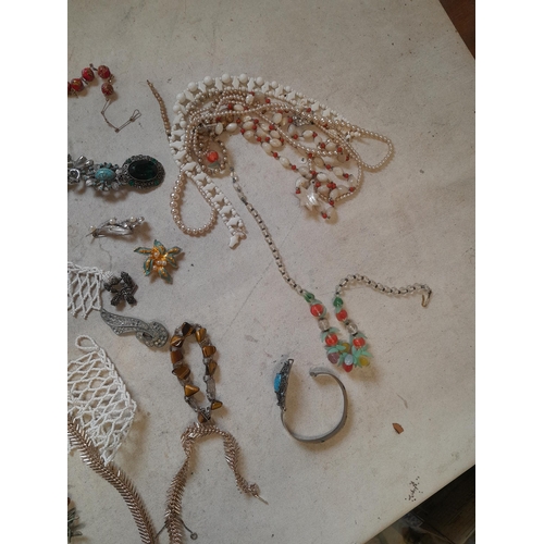 252 - Costume jewellery, silver buttons etc.