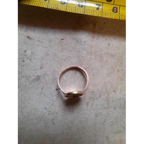 265 - 9 ct gold seal ring 2.4 g