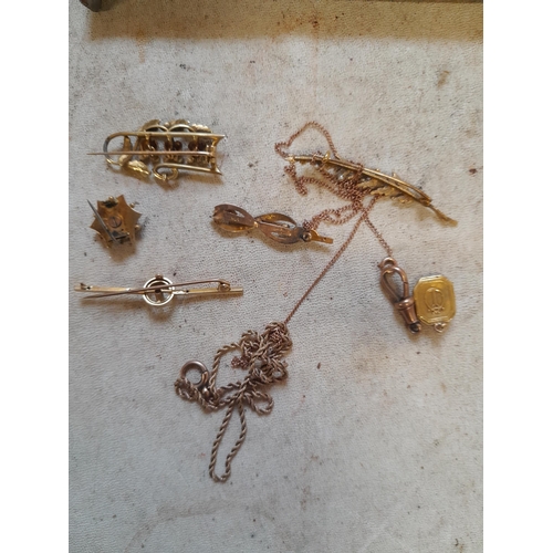 266 - 9 ct gold and higher grade for scrap or repurposing 20 g. brooches clasps, pendant etc.