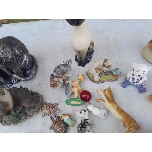 286 - Various cat ornaments