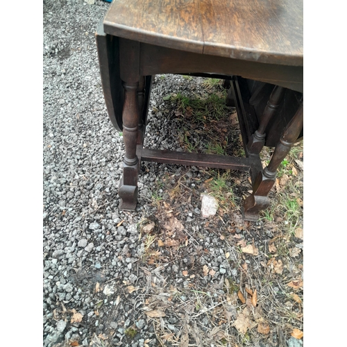 685 - Late 19th century solid oak gateleg dining table