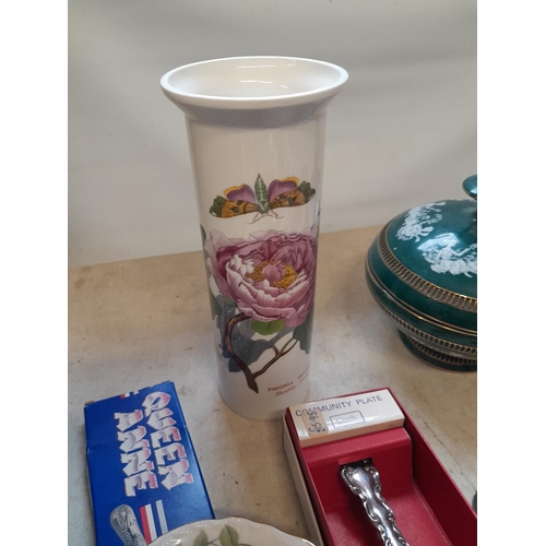 707 - Decorative china and glassware : Victorian and 1 x Georgian Pennies, carved wooden box etc.